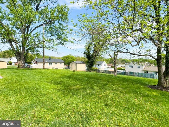 Building Photo - 3217 St Lukes Ln