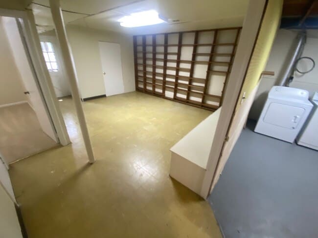 Building Photo - PRICE REDUCTION! A spacious three bedroom/...