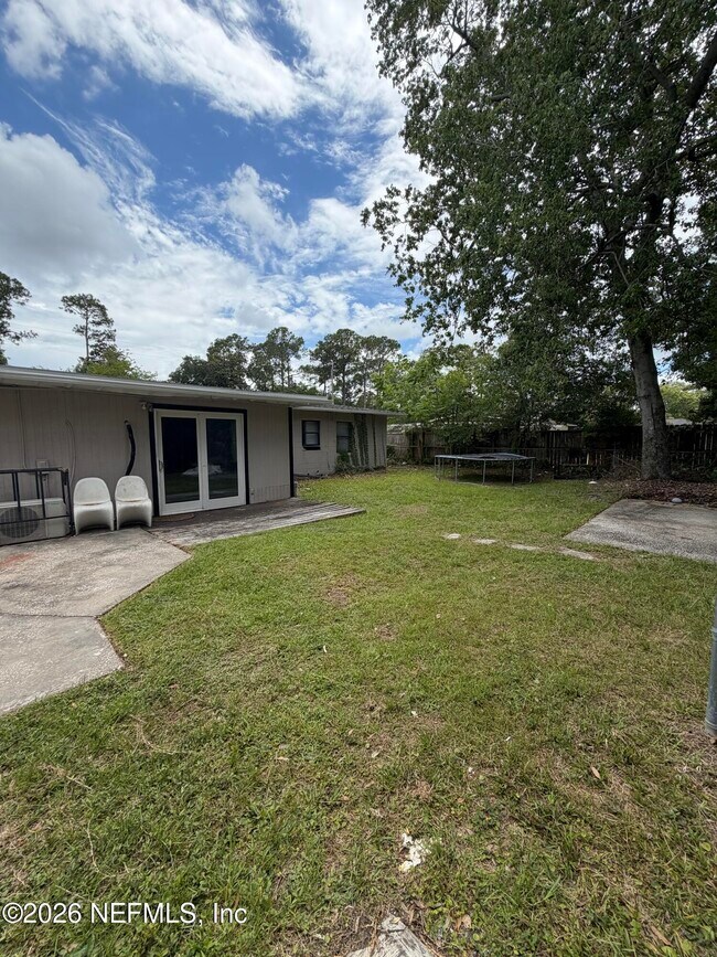 Building Photo - 5415 Lori Dr S