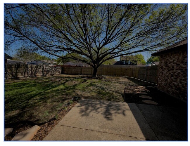 Building Photo - Beautiful 3 Bed / 2 Bath Home with Two Living Areas and Fenced Yard in Cedar Hill | AVAILABLE NOW
