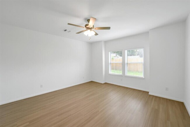 Building Photo - 13311 Campos Dr