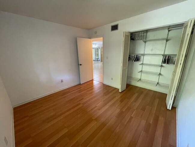 Building Photo - ANNUAL RENTAL - 2 BED / 2 BATH IN PINE HAVEN!