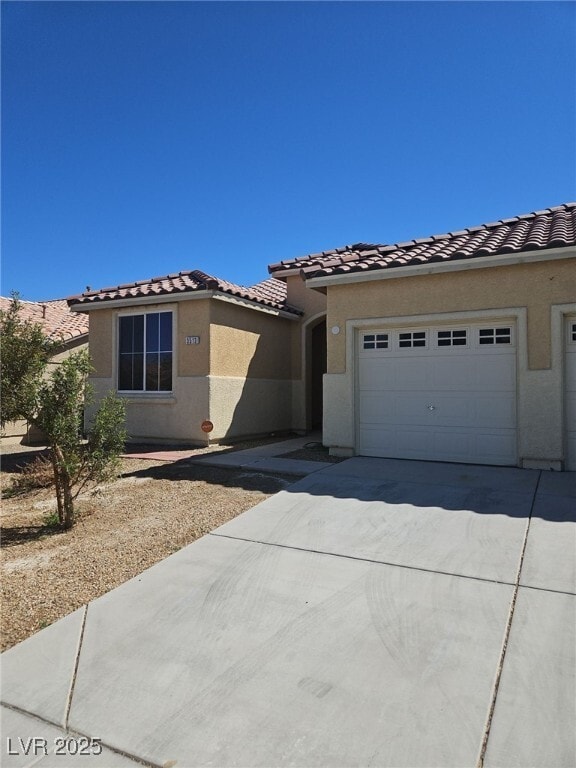 Building Photo - 3513 La Cascada Ave