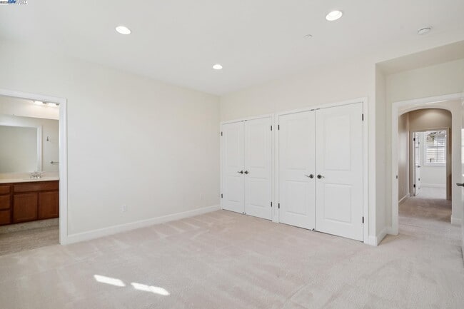Building Photo - 454 Bengali Ct