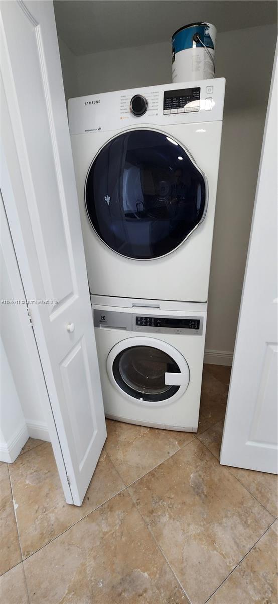 Building Photo - 2665 SW 37th Ave