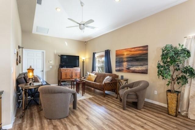 Building Photo - 497 Grandview Ave