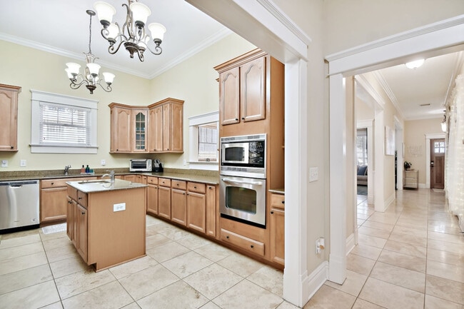 Building Photo - 607 S Orleans Ave