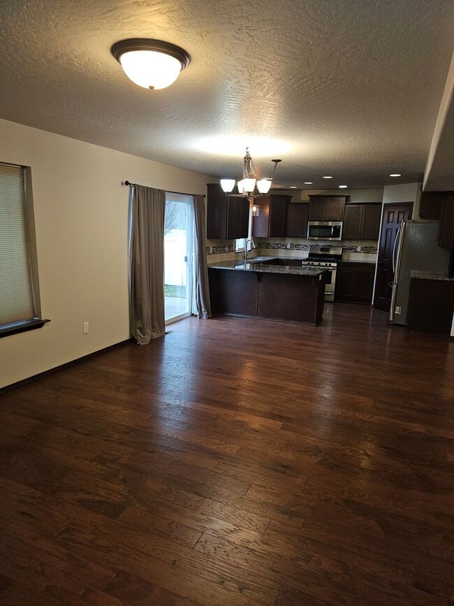 Building Photo - Beautiful 4 bedroom 2.5 bath CDA home for ...