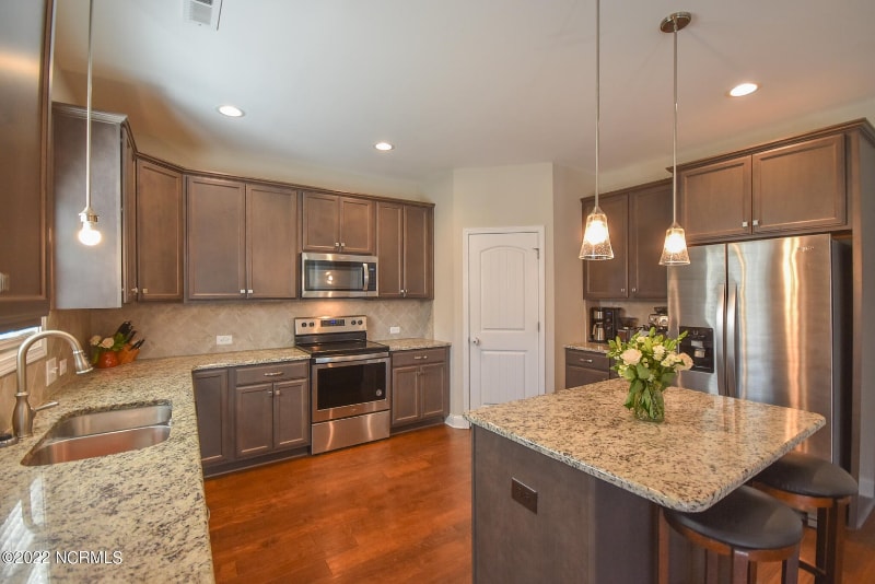 Building Photo - 625 Overland Ct