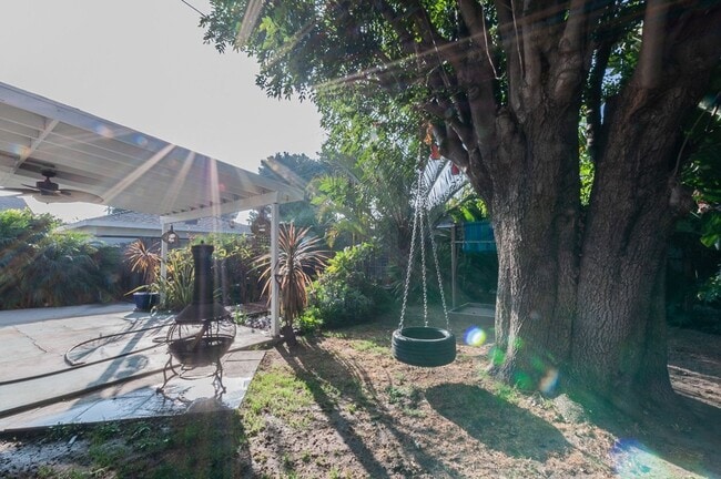 Building Photo - Beautiful single family house for rent