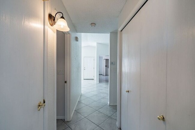 Building Photo - 2434 N Palo Hacha Dr