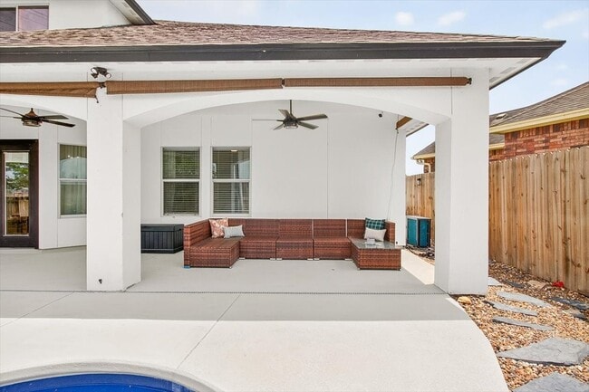 Building Photo - 8417 Macarena Dr