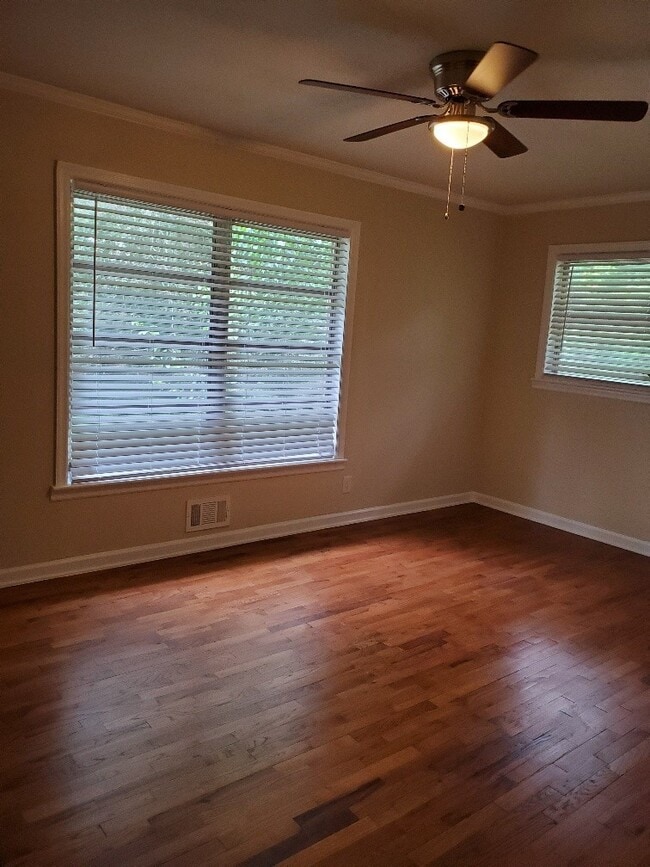 Building Photo - Newly Remodeled Mid Century Style Home!!