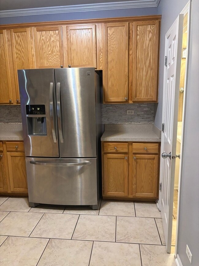 Building Photo - 549 Springbrook Trail N