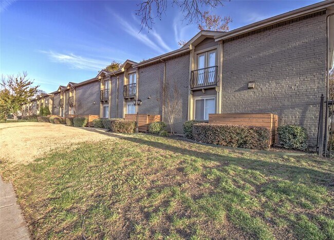 Building Photo - 5656 Live Oak St