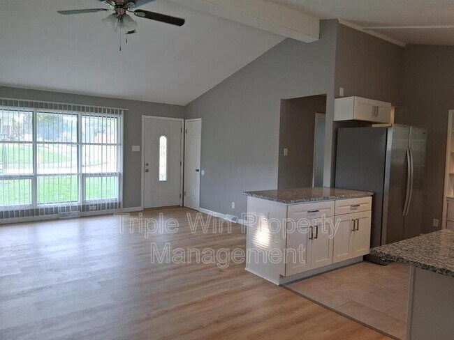 Building Photo - 524 Acorn Dr