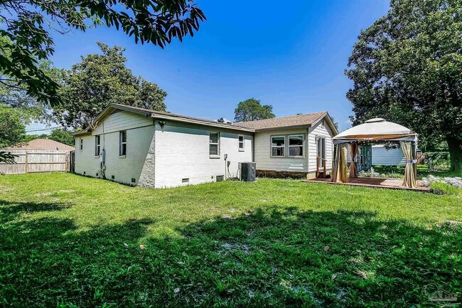 Building Photo - 394 Rosewood Dr