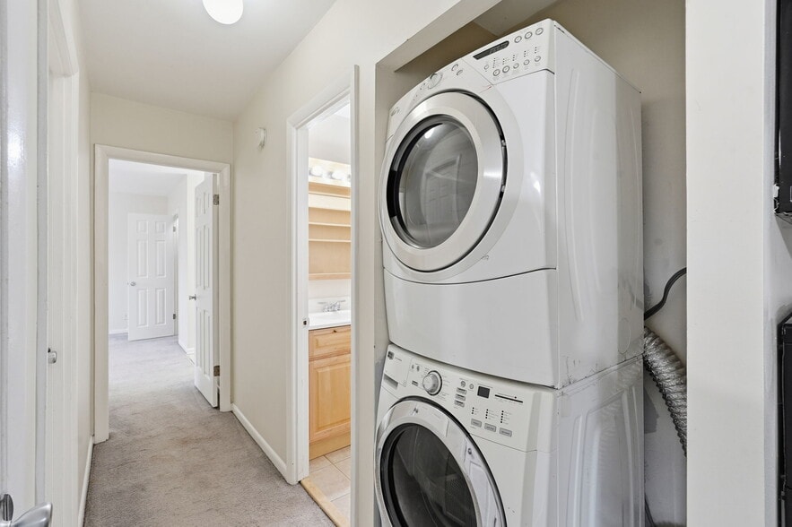 Building Photo - 6230 Edsall Rd