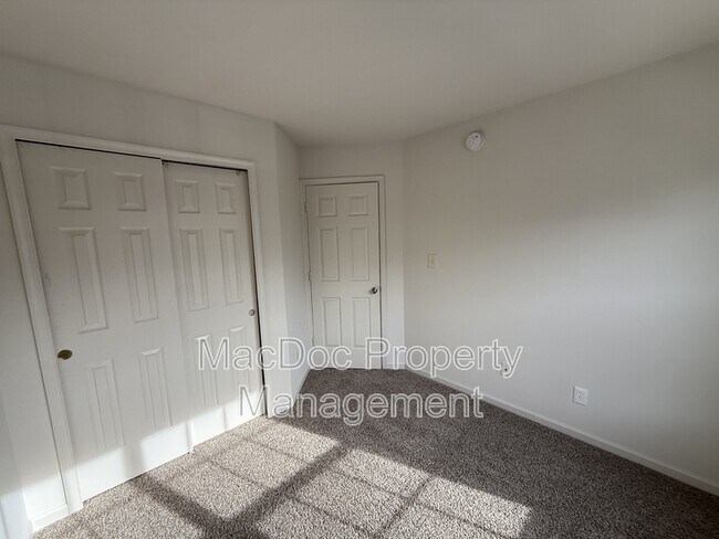 Building Photo - 4249 Normandy Ct