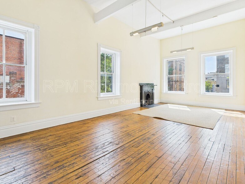Primary Photo - 200 W Broad St