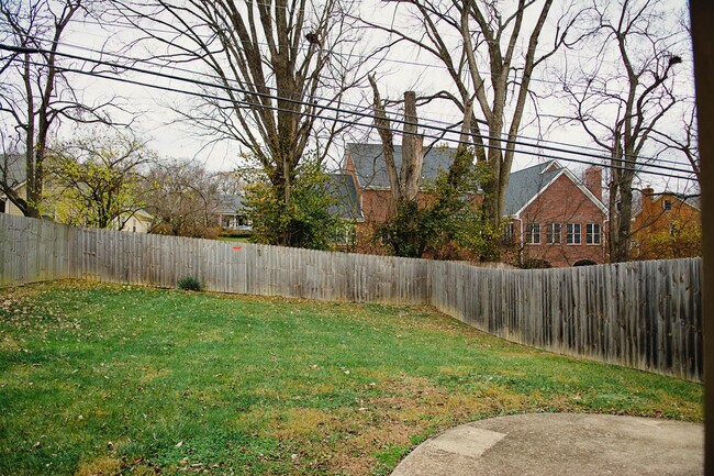 Building Photo - 1051 Chinoe Rd