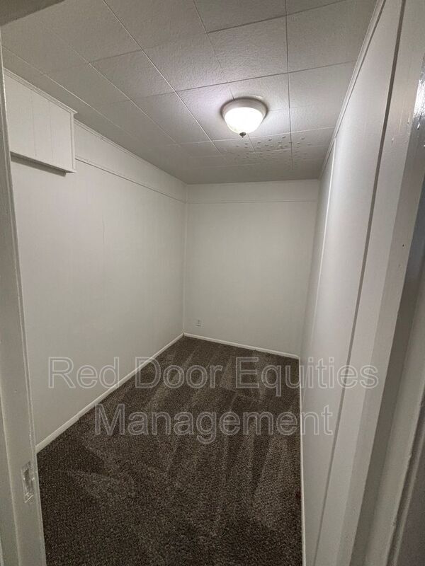 Building Photo - 403 1/2 W Wheeling St