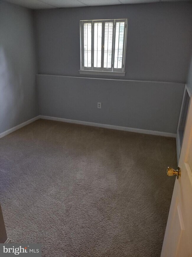 Building Photo - 351 Skyview Dr