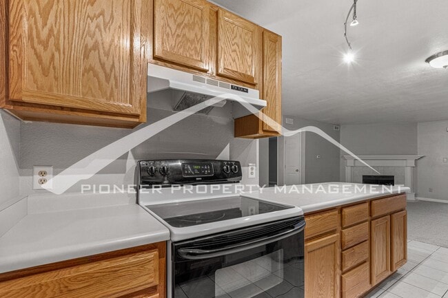 Building Photo - Great Condo with Central AC and Community Pool!