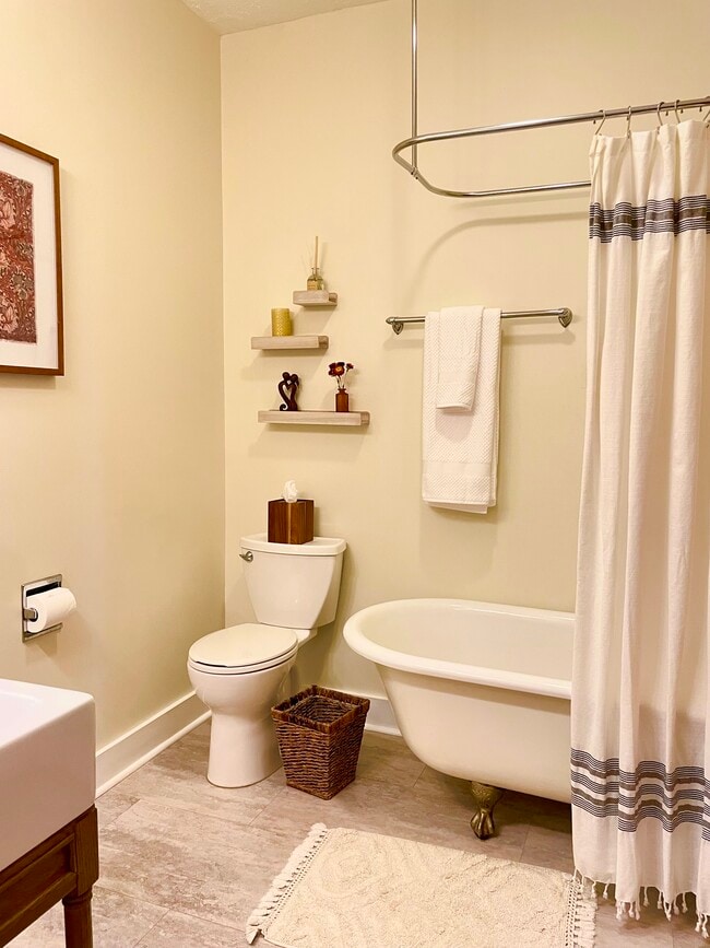 Building Photo - 348 Collyer St