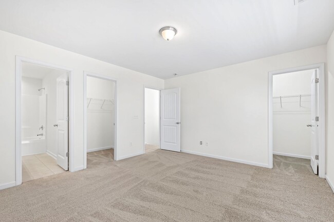 Building Photo - Spacious 4-Bedroom End-Unit Townhome in a ...