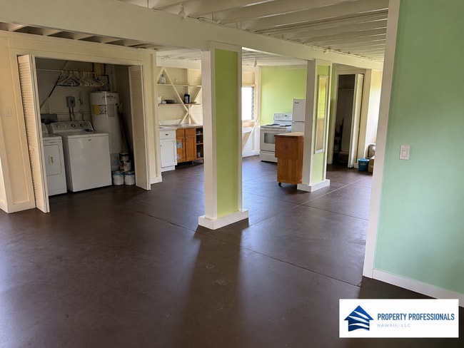 Building Photo - Furnished 2 Bedroom w/ Bonus Studio Downstairs