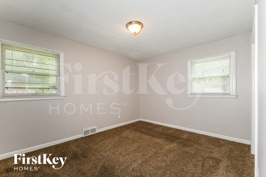 Building Photo - 535 St Anthony Ln