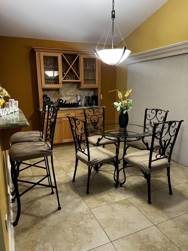 Building Photo - 190 Temple Ave