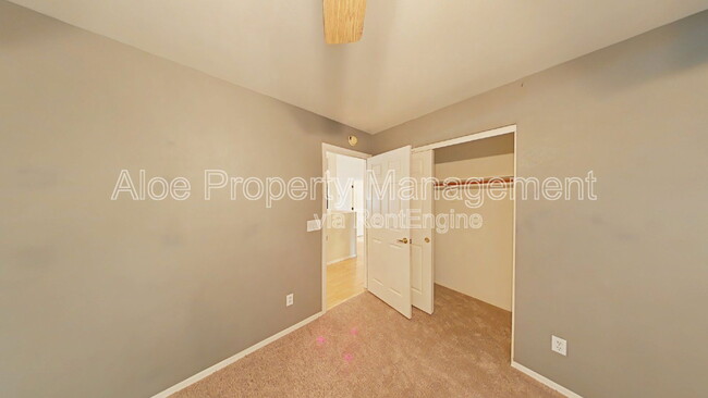 Building Photo - 491 W Ebony Way