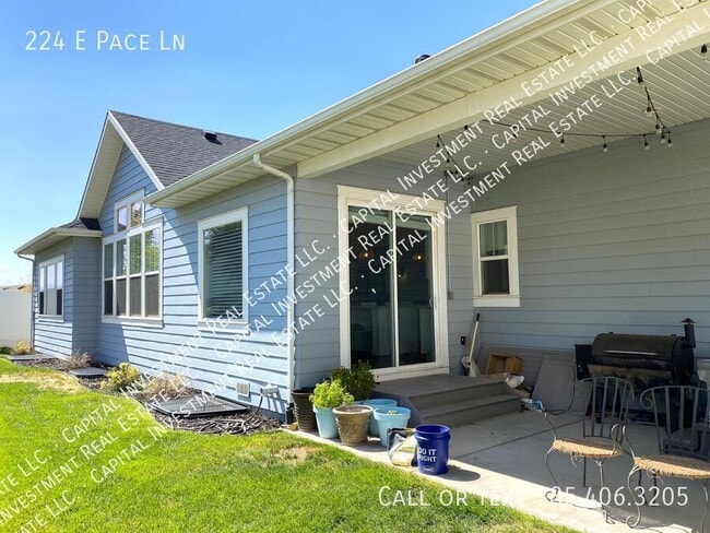 Building Photo - 224 E Pace Ln