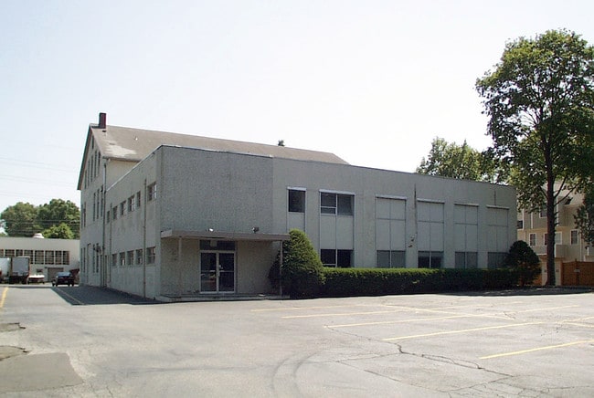 Building Photo - Maple Point