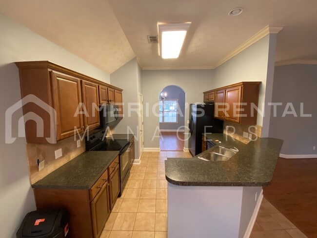 Building Photo - 6253 Sycamore Dr