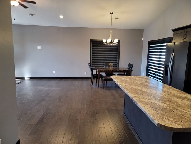 Building Photo - Three bedroom two bathroom triple garage house