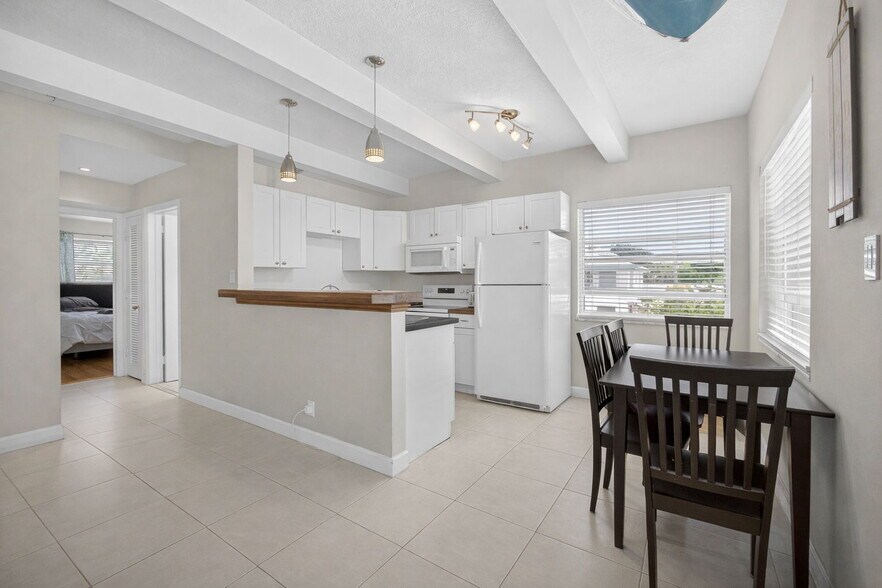 Building Photo - 206 Inlet Way