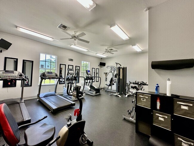 Building Photo - 1425 Mariposa Cir