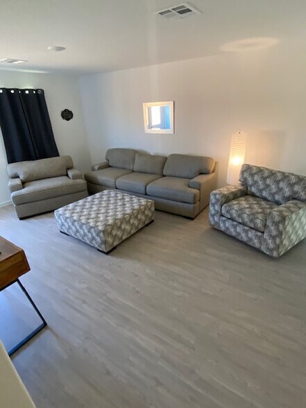 Building Photo - Room in House on Rawhide Rdg