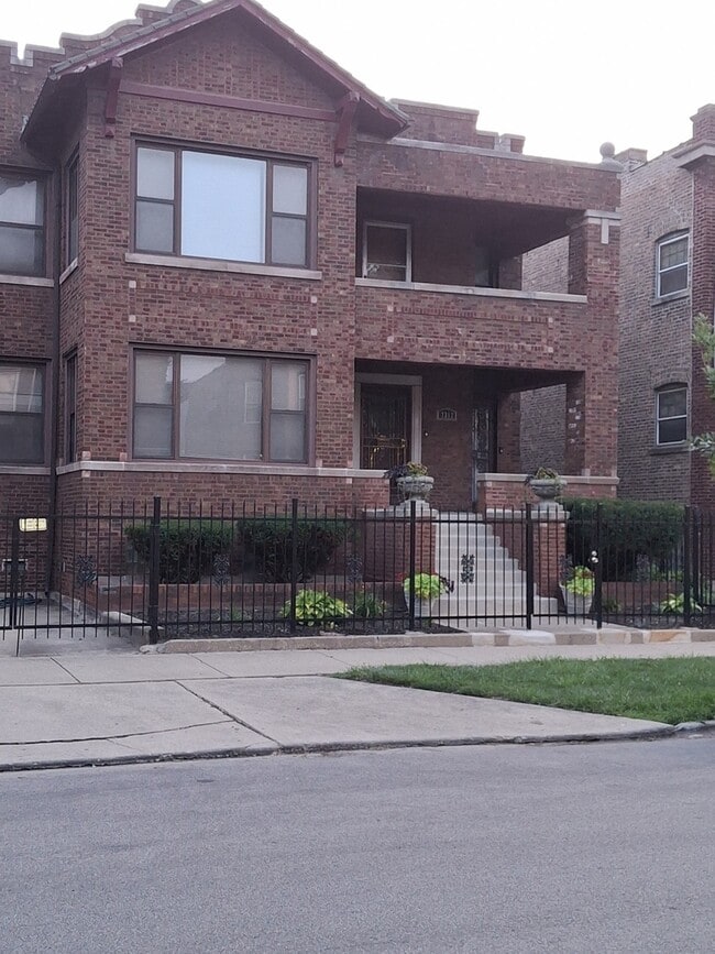 Primary Photo - 7312 S Emerald Ave