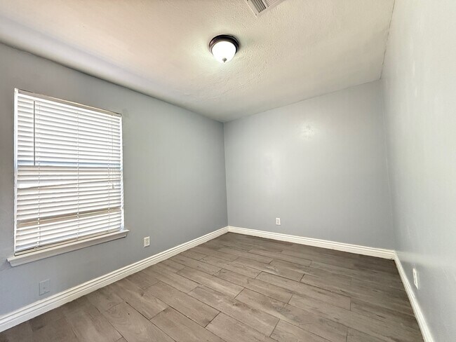 Building Photo - 12309 Tierra Inca Dr