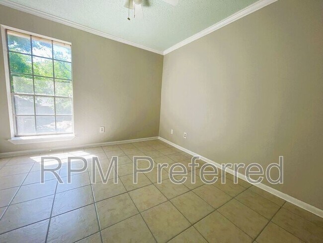 Building Photo - 2800 Jeanetta St