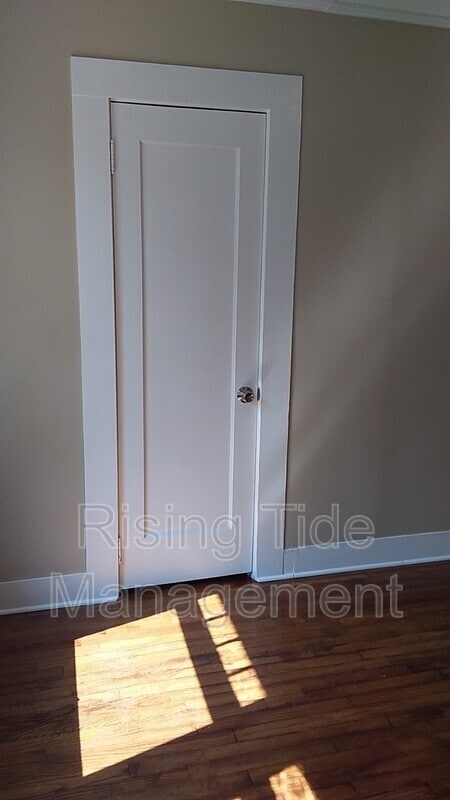 Building Photo - 123 Vines Ave