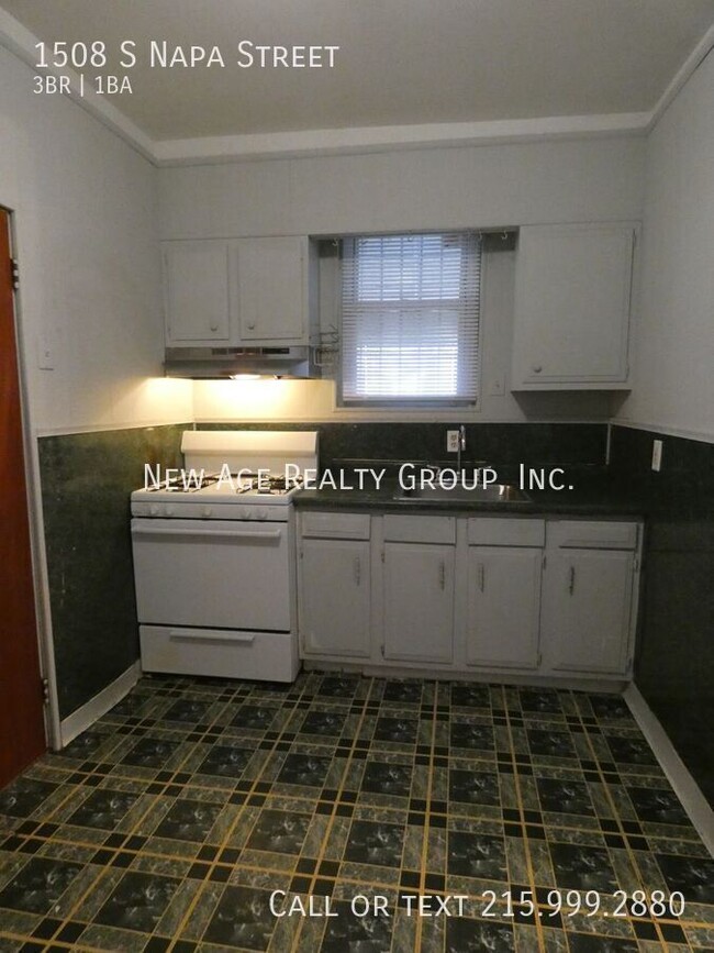 Building Photo - Home available in Grey's Ferry area!