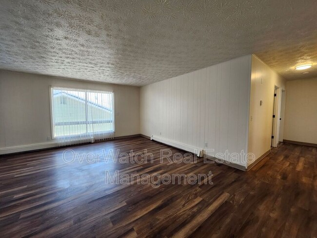 Building Photo - 3925 E 9th Ave