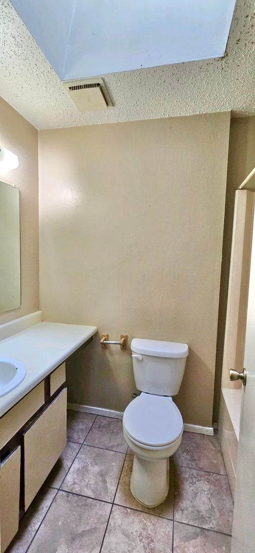 Building Photo - Tammy Lynn Dr Duplex