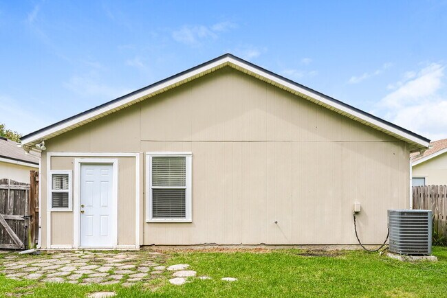Building Photo - 1937 Longneedle Lane