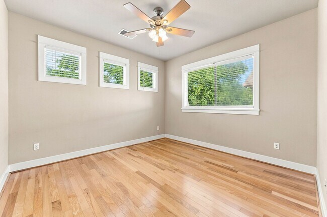 Building Photo - 401 Zennia St